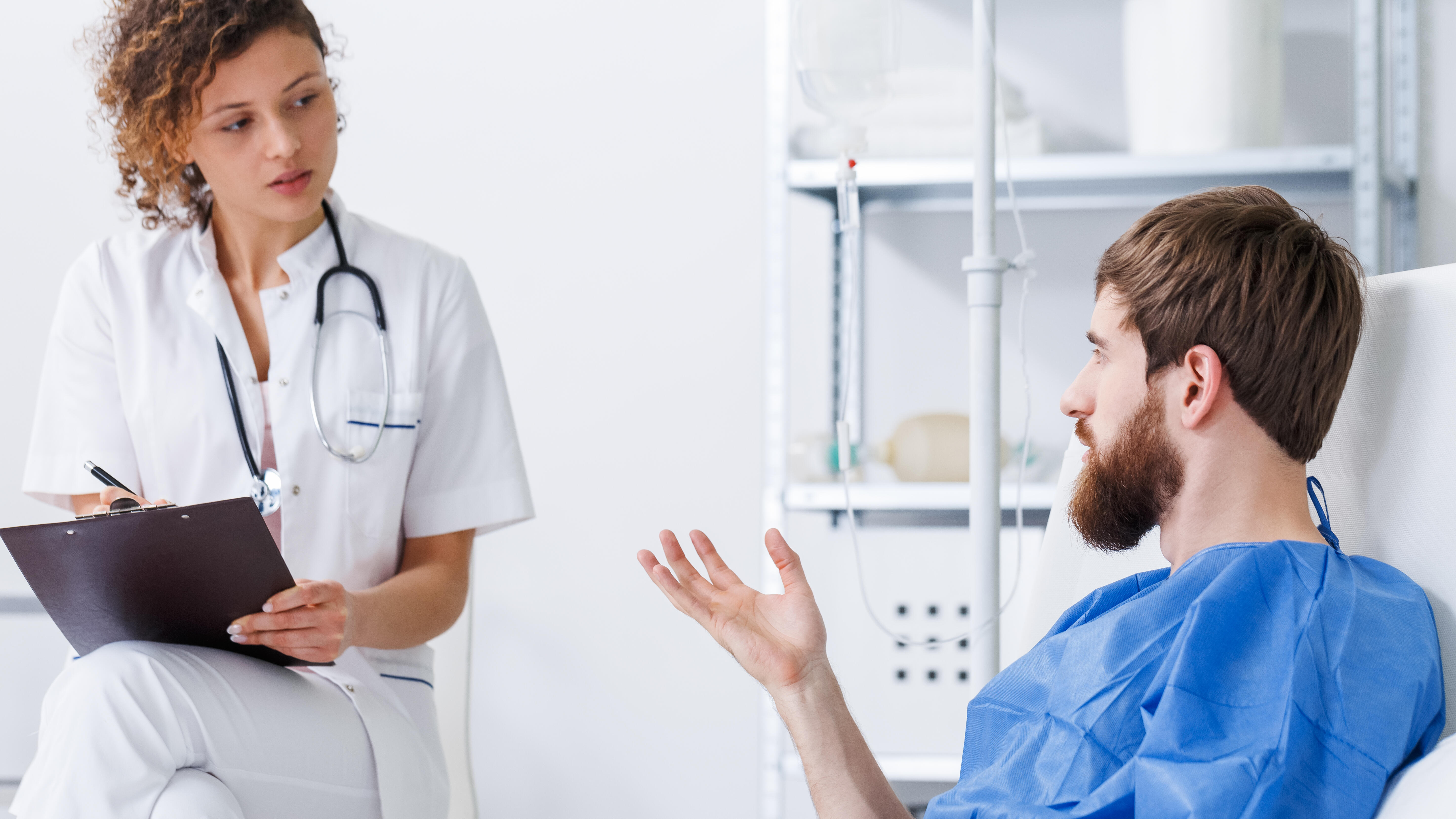Trauma patient talking with nurse