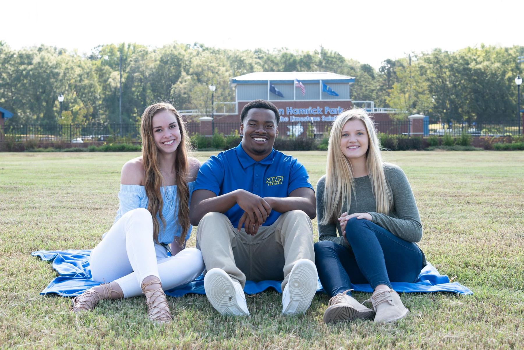 Students sitting on blanket in Shannon Hamrick Park